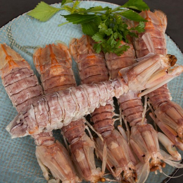Tôm Tít Hấp Chín Nguyên Con
